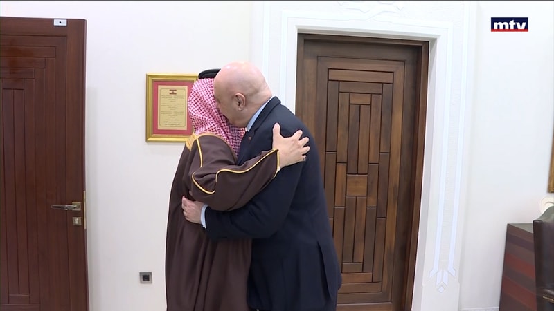النشرة الكاملة