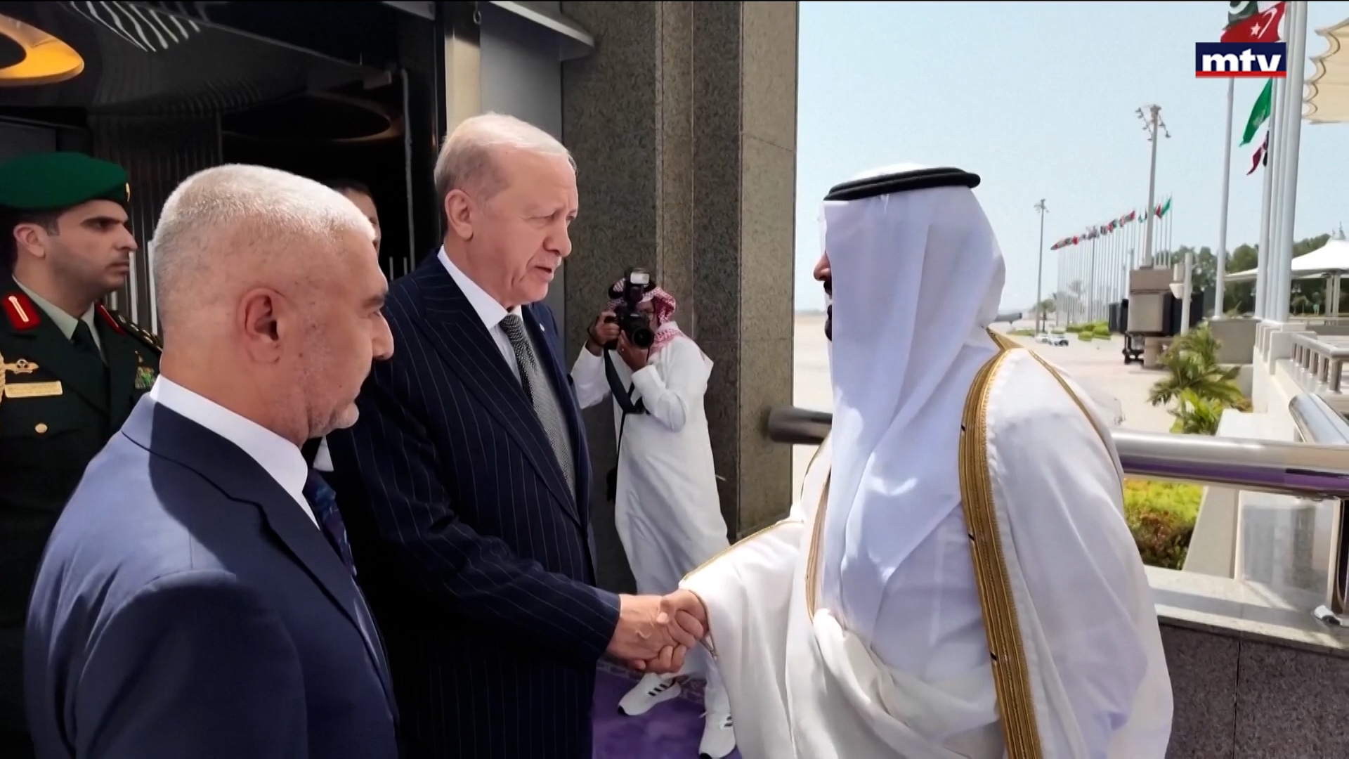 قمة ثلاثية