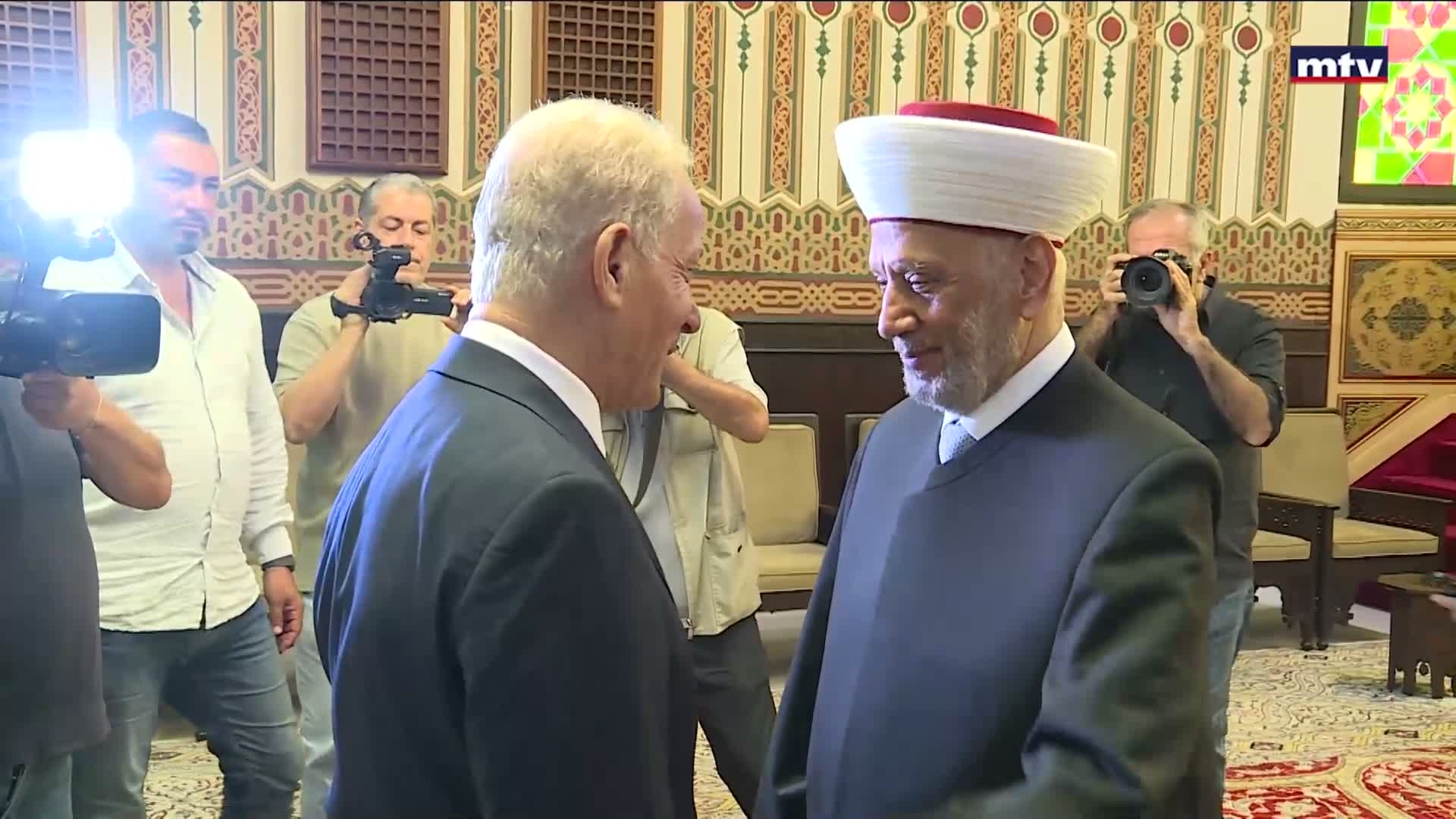 عيسى يزور دريان