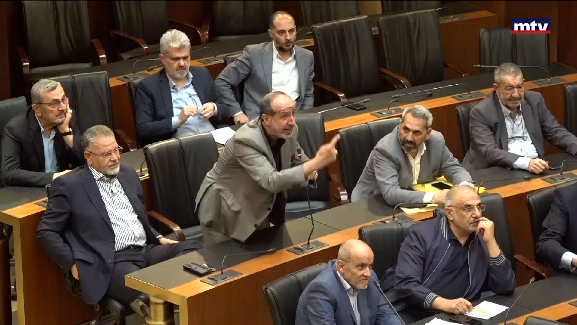 البرلمان يسائل الحكومة