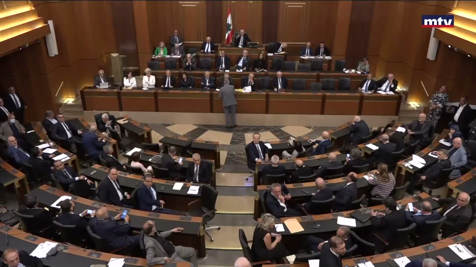 البرلمان يسائل الحكومة