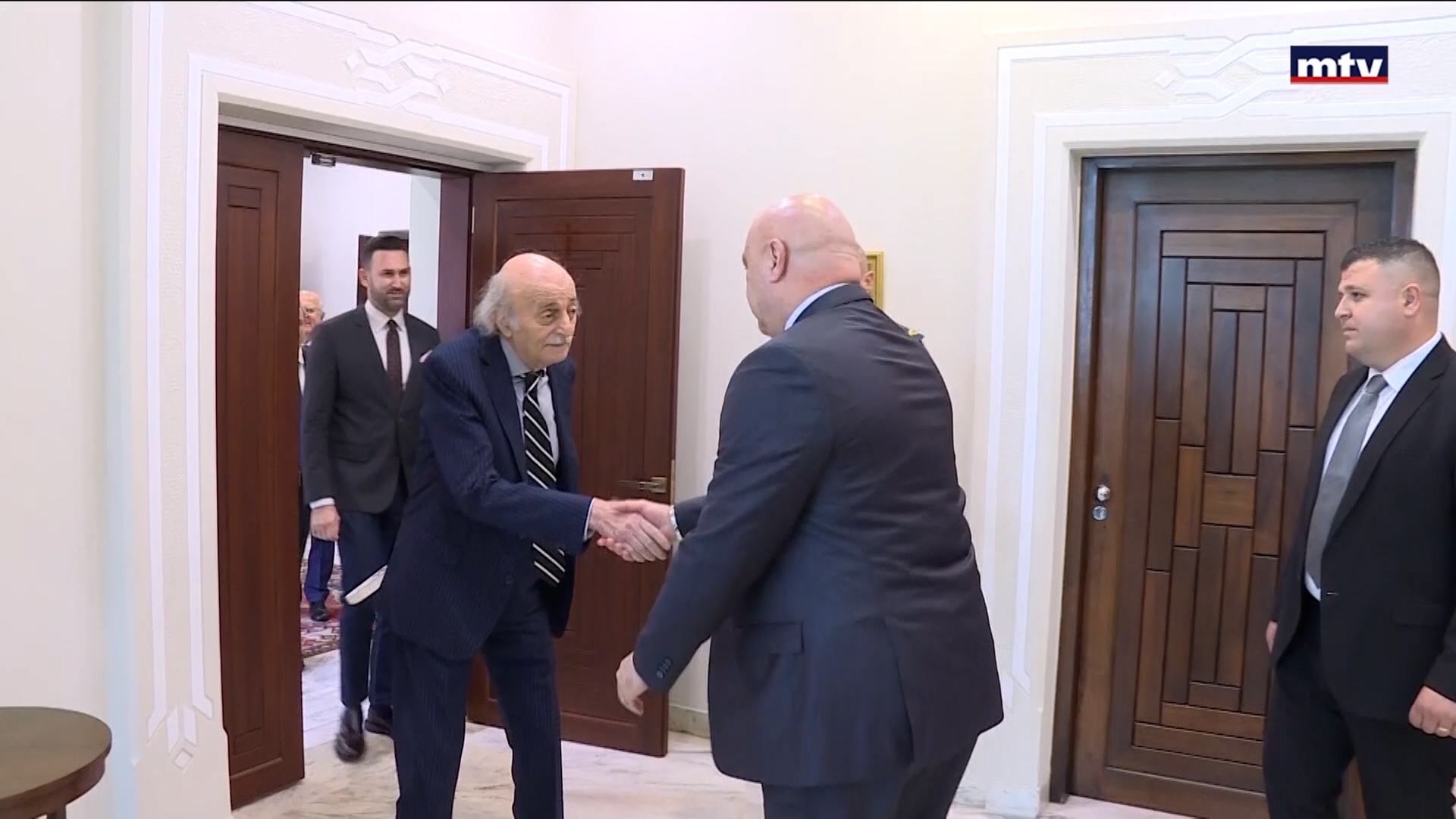 زيارة جنبلاط الى بعبدا