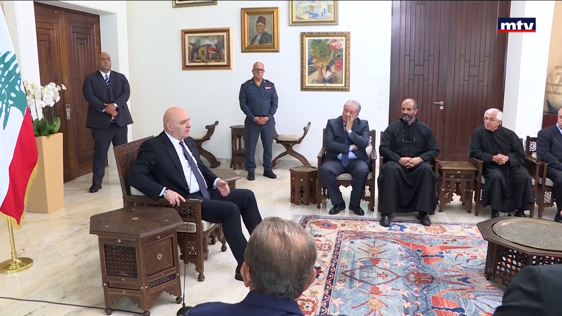 الرئيس عون أمام وفد من مزارعي التفاح