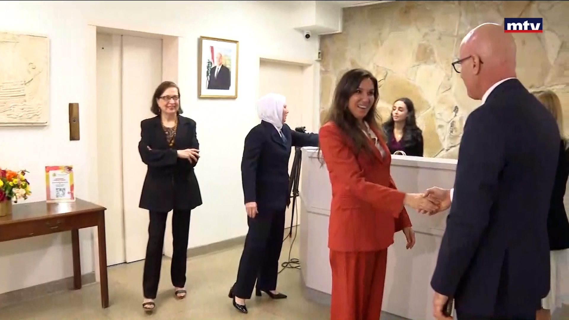 لخدمة الجالية في واشنطن