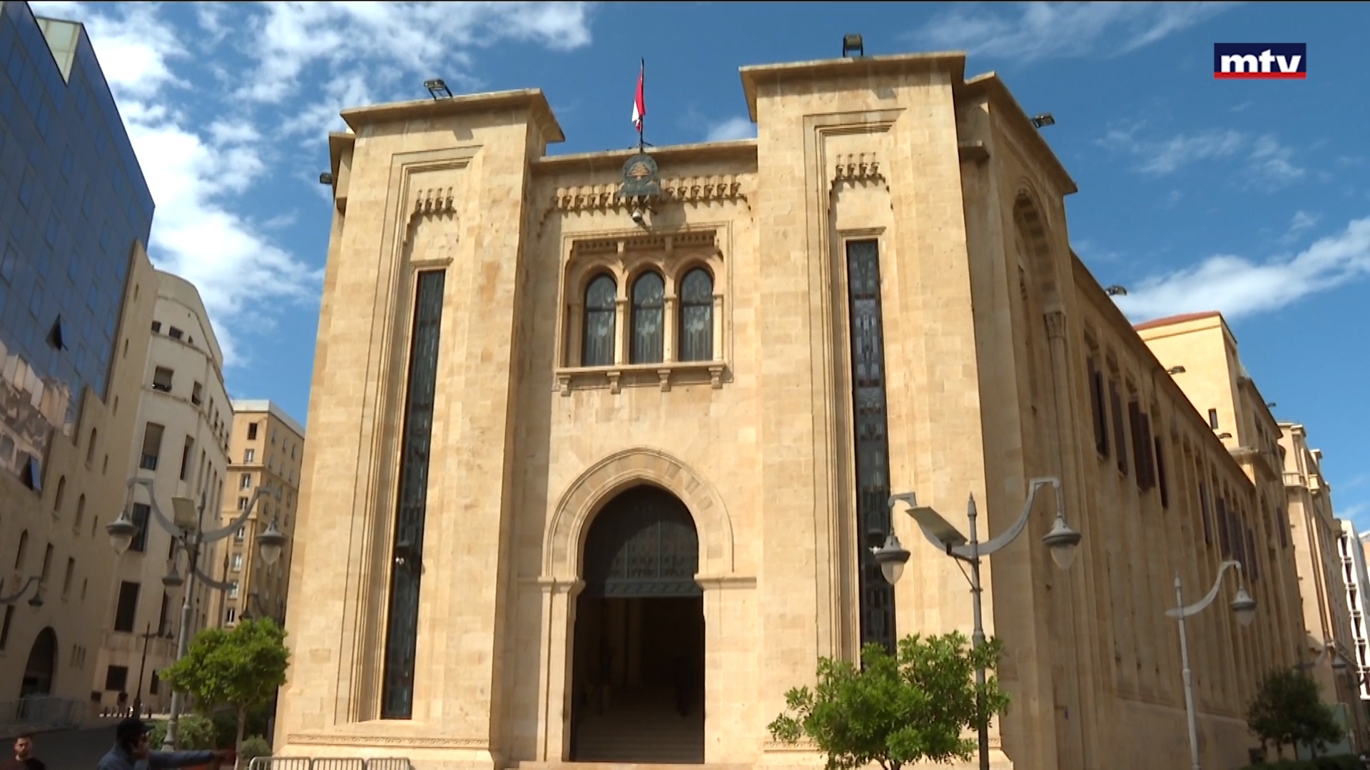 "ما الأهم سلاح حزب الله أو قانون الانتخاب؟"