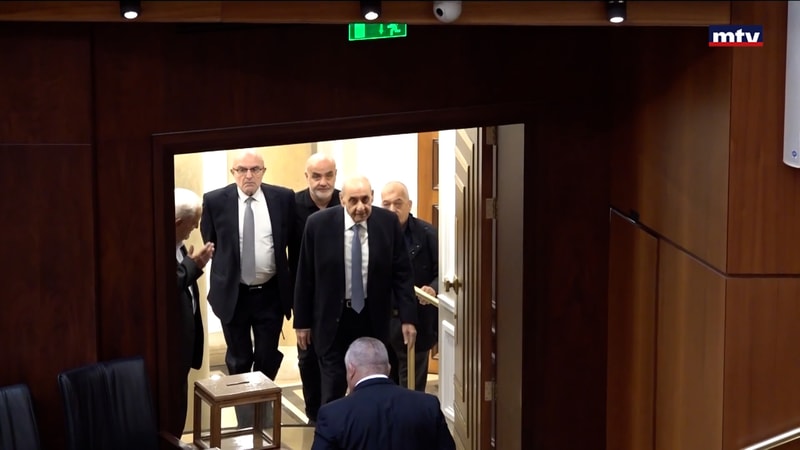 النشرة الكاملة