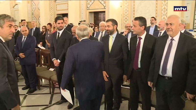 النشرة الكاملة