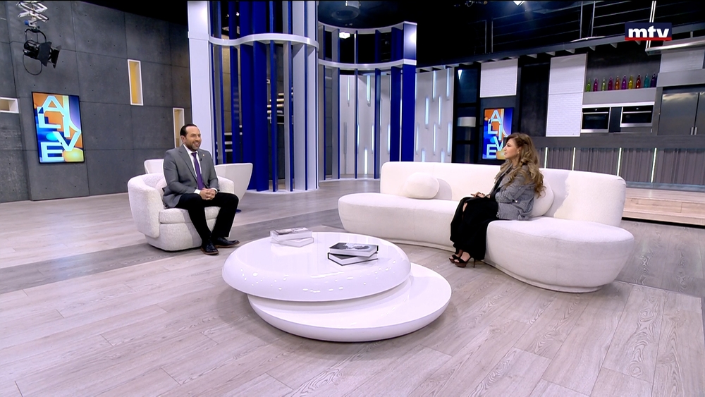 عدم ضرورة وضرورة الكريم حول العنق والعينين
