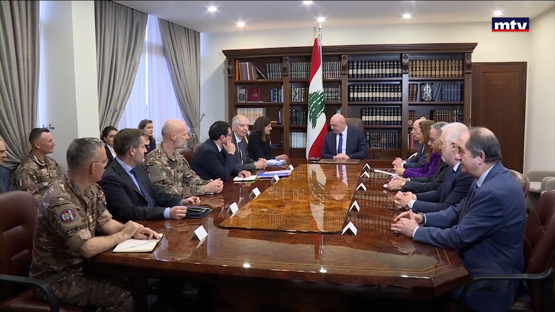 جولة لمفوضة للجيوش الفرنسية على المسؤولين