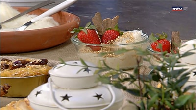Sumat with cinnamon and fruits