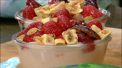 Creme patissiere on strawberry