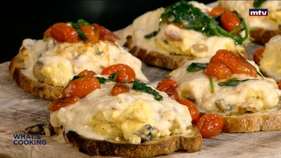 Scrambled eggs with cheese